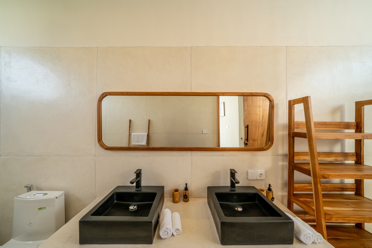 Villa Somnia bathroom